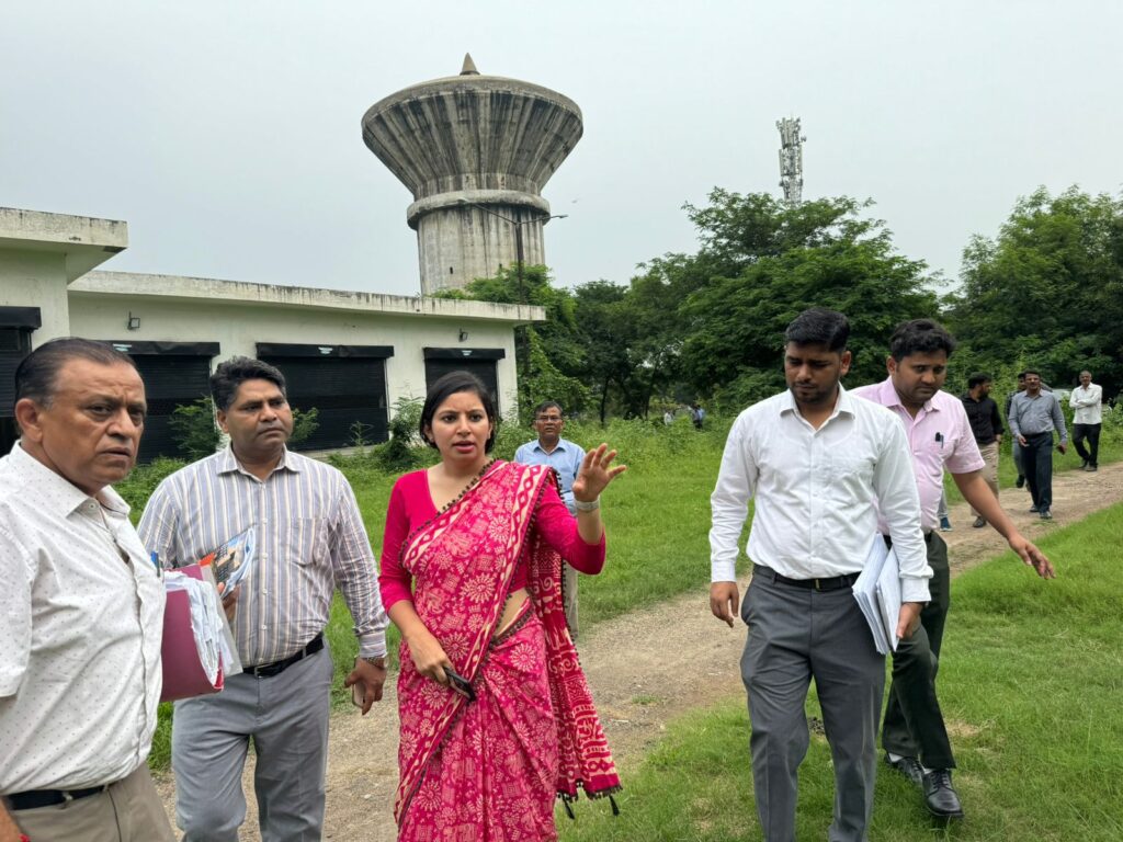 Greater Noida Authority News : ग्रेनो से बड़ी खबर, निरीक्षण में खामियां मिलने पर कर्मियों पर भड़कीं ग्रेनो प्राधिकरण की एसीईओ प्रेरणा सिंह