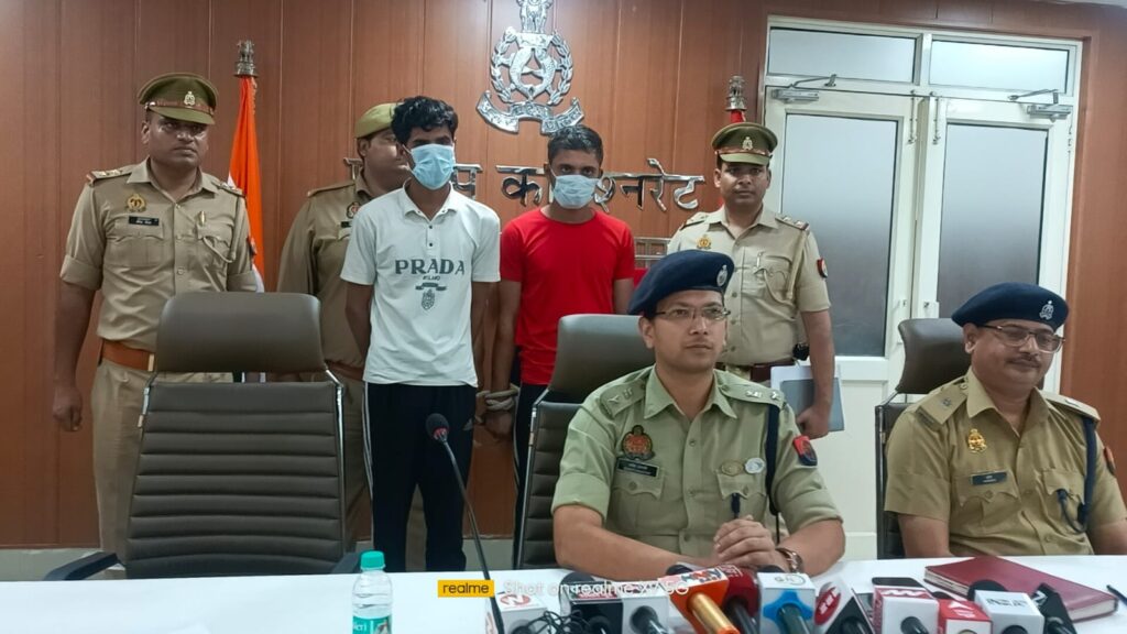Gautambudha Nagar Police News : ग्राइंडर ऐप के जरिए ठगी करने वाले दो शातिर ठग गिरफ्तार, नकदी, ज्वैलरी और अवैध हथियार बरामद