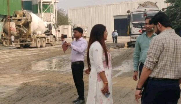Breaking News : “ग्रेटर नोएडा में धूल का धुआं हुआ महंगा!”, अवैध आरएमसी प्लांटों पर SDM की बड़ी कार्रवाई, सीलिंग की सिफारिश, प्रशासन सख्त रुख मे, प्रशासनिक टीम ने किया औचक निरीक्षण, सब निकले बिना अनुमति के संचालित, SDM दादरी अनुज नेहरा ने कहा — “सभी अवैध संयंत्रों को किया जाएगा सील”