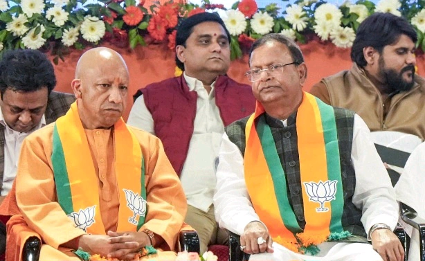 UP BJP News : “टिकट कटेगा या दोबारा मिलेगा मौका?” बीजेपी में मचा अंदरूनी मंथन, ‘गायब’ विधायकों, कमजोर रिपोर्ट कार्ड और 70 पार नेताओं पर हाईकमान की पैनी नजर!, 2027 के महासंग्राम से पहले भाजपा का बड़ा सर्वे ऑपरेशन शुरू, जनता से पूछा जा रहा—“आपका विधायक कितना एक्टिव?”