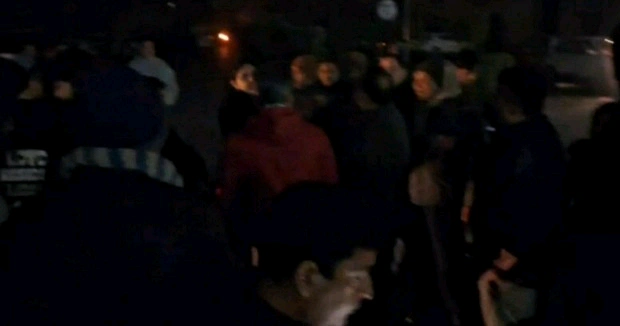 Greater Noida West News : मेंटेनेंस नहीं बढ़ाया तो अंधेरे में डूब गई पूरी सोसाइटी!, इस सोसाइटी में ‘बिजली-पानी युद्ध’, बिल्डर बनाम निवासी आमने-सामने, निवासियों का बिल्डर पर गंभीर आरोप, हाउसकीपिंग और सुरक्षा व्यवस्था भी ठप