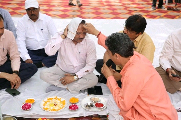 Noida Authority News : “आधा सदी का सफर, विकास की नई डगर, नोएडा प्राधिकरण ने सादगी में मनाया 50वां स्थापना दिवस, भविष्य के विज़न पर भी हुआ मंथन!”, पूजा, हवन और 50 किलो के केक के साथ जश्न, अधिकारियों ने लिया ‘स्मार्ट और विश्वस्तरीय नोएडा’ बनाने का संकल्प