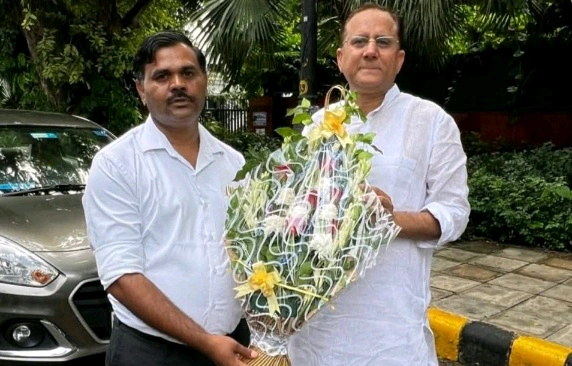 Good News : “संगठन के सिपाही को मिली बड़ी जिम्मेदारी!” हापुड़ से लेकर मेरठ-गाजियाबाद तक चर्चा में नाम, MLC धर्मेंद्र भारद्वाज ने परमानंद कौशिक पर जताया भरोसा—अब जनता और प्रशासन के बीच निभाएंगे अहम सेतु की भूमिका