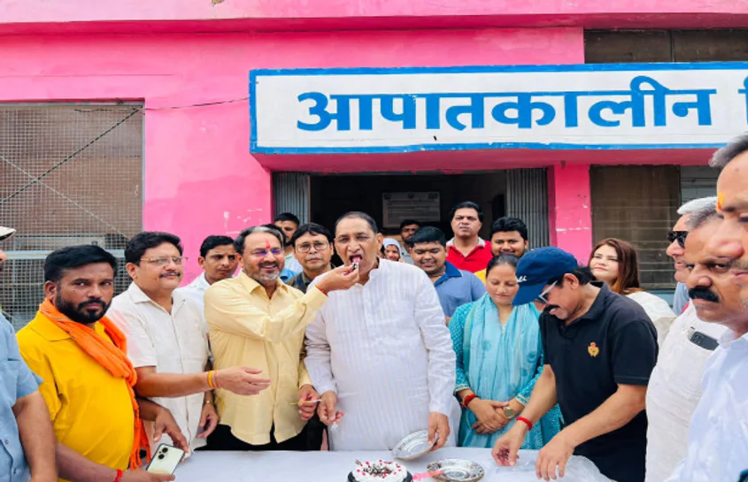 Dadri BJP News : प्रधानमंत्री मोदी के जन्मदिन पर दादरी विधायक तेजपाल नागर ने चलाया स्वच्छता अभियान, सरकारी अस्पताल को किया साफ