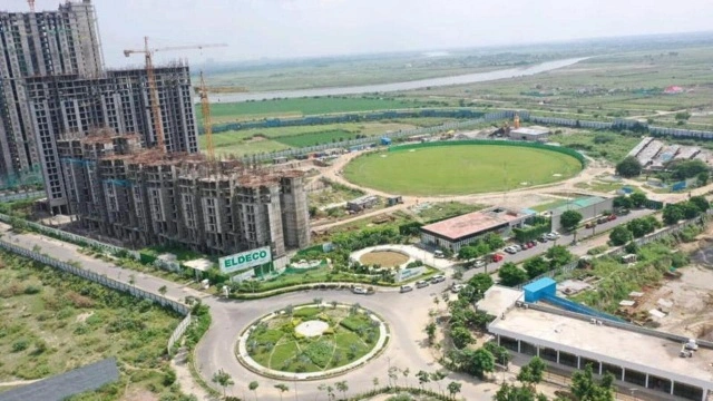 Breaking Noida Lotus Green News : नोएडा स्पोर्ट्स सिटी में बड़ा धमाका 1.10 लाख वर्गमीटर जमीन रद्द, लोटस ग्रीन्स पर 4100 करोड़ का बोझ, खरीदारों में मचा हड़कंप, विला स्टोन के नाम हुई जमीन, बाकी खाली पड़ी, सुप्रीम कोर्ट से मिली स्वतंत्रता, प्राधिकरण ने किया इस्तेमाल