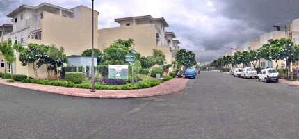 Paramount Golf Foreste News : पॉश सोसाइटी में सुरक्षा की पोल खुली!, ग्रेटर नोएडा में दिनदहाड़े ‘गोल्ड हीस्ट’—600 ग्राम सोना और लाखों कैश लेकर फरार हुए बाइक सवार, CCTV खंगालती पुलिस, सुरक्षा एजेंसी और सोसाइटी प्रबंधन पर उठे सवाल