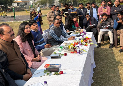 Greater Noida Authority ACEO News : ग्रेटर नोएडा में जन चौपाल, एसीईओ प्रेरणा सिंह ने सेक्टर बीटा-2 की समस्याओं के शीघ्र समाधान का दिया आश्वासन, सफाई, सड़क निर्माण, और पार्कों की मरम्मत पर विशेष ध्यान देने की अपील