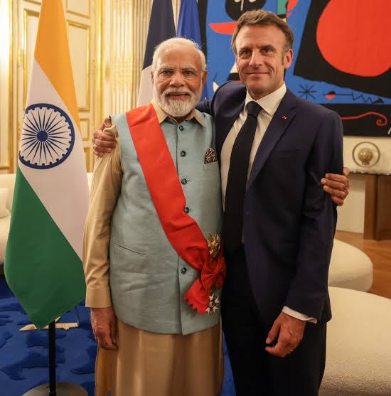पीएम मोदी को फ्रांस के सर्वोच्च पुरस्कार ग्रैंड क्रॉस ऑफ द लीजन ऑफ ऑनर से सम्मानित किया गया