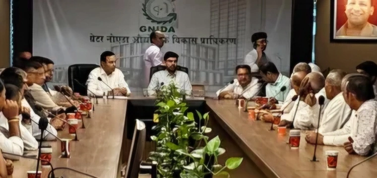 Breaking News : लखनऊ कूच से पहले किसानों की हुंकार का असर!, प्राधिकरण झुका, 4 प्रतिशत विकसित भूखंड पर बनी सहमति की राह, लखनऊ पैदल मार्च से पहले पुलिस ने रोका, वार्ता का दिया भरोसा, एसीईओ सुमित यादव बोले—'किसानों के अधिकारों पर होगा गंभीर निर्णय, सीईओ रवि कुमार NG के साथ होगी निर्णायक बैठक