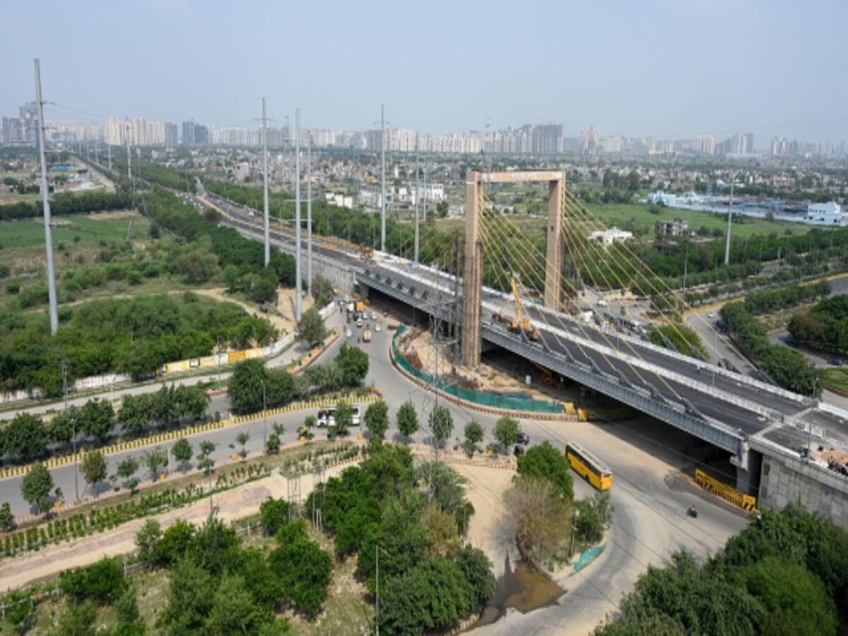 Noida News: नोएडा में बनेगा एक और अंडरपास, FNG एक्सप्रेसवे का दबाव घटेगा, Film City रास्ते पर पांच कट के पास सड़क चौड़ीकरण का काम अगस्त में शुरू करने की तैयारी है, सीईओ का क्या है प्लान