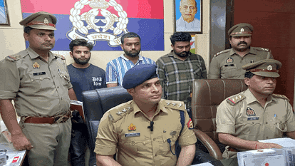 Ghaziabad Indrapuram Police News : ठगों की ठगी का अनोखा तरीका, गाजियाबाद पुलिस का खुलासा, मिनी ट्रैवलर में टेली कॉलिंग से ठगने वाले तीन गिरफ्तार