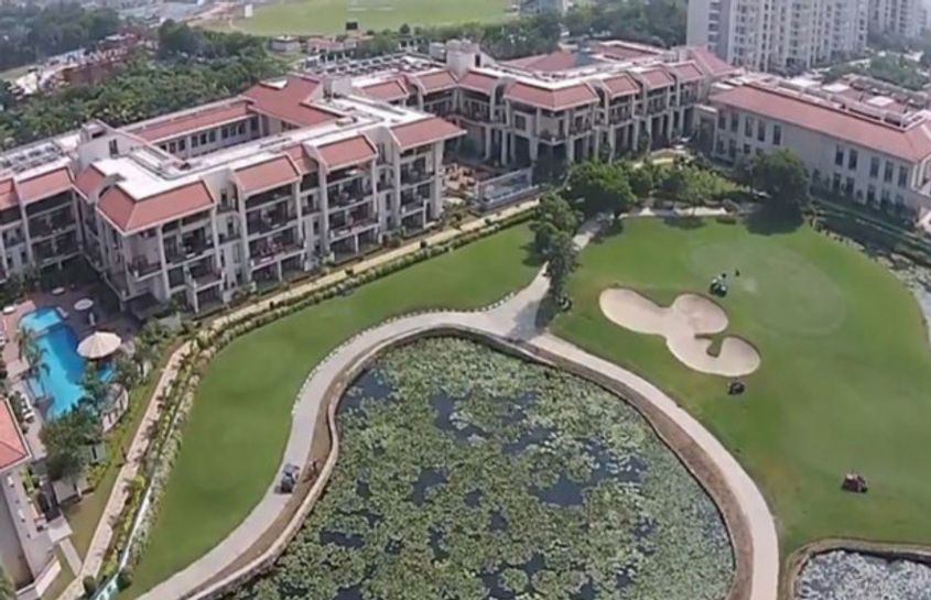 JP Golf ⛳ Course New's : जेपी गोल्फ कोर्स की हरियाली खतरे में, कंक्रीट का जंगल बनती हरी-भरी सोसाइटी, पेड़ों की कटाई से निवासी चिंतित, हाईकोर्ट की रोक के बावजूद धड़ल्ले से जारी निर्माण कार्य