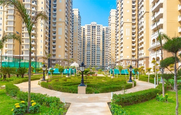 Greater Noida West Society News : 3 करोड़ के बकाया बनाम बुनियादी सुविधाएं!, इस सोसायटी में बिल्डर-निवासी टकराव, बिजली कटते ही हजारों परिवार बेहाल, बिल्‍डर की गजब गुंडई, बिजली कटी, लिफ्ट ठप, पानी को लेकर हाहाकार, ग्रेटर नोएडा अथॉरिटी में मामला लंबित