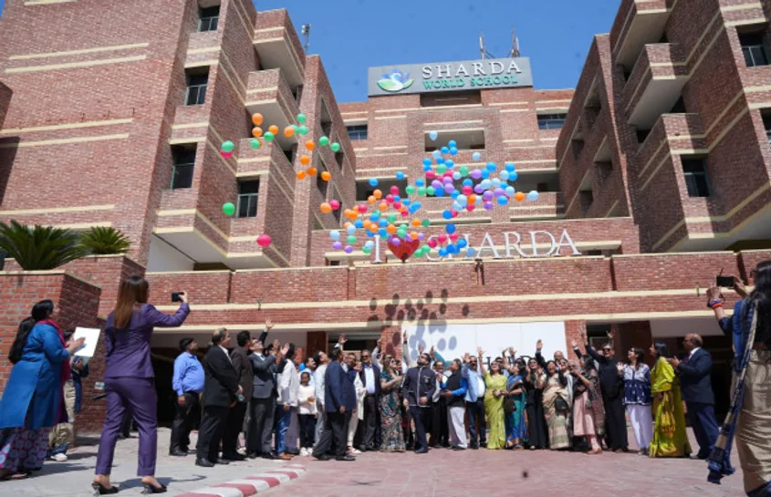 Agra Shardha School News: शारदा वर्ल्ड स्कूल ने आगरा में लॉन्च की कैम्ब्रिज और फिनलैंड की शिक्षा प्रणाली, भारत में शिक्षा के नए कीर्तिमान की स्थापना