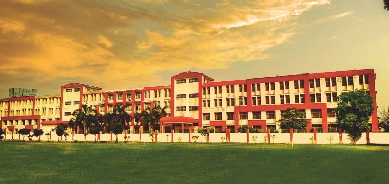 Visvesvaraya College News : ग्रेटर नोएडा में शिक्षा पर संकट, विश्वेश्वरैया ग्रुप ऑफ इंस्टीट्यूशंस पर छात्रों का गुस्सा फूटा, 200 से अधिक विद्यार्थियों का भविष्य अधर में, छात्रों का फूटा गुस्सा कैंपस में धरना और हंगामा, “हमारे भविष्य से किया खिलवाड़”