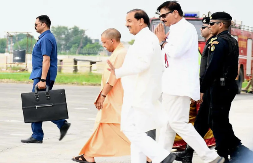 UP CM Yogiji News : मुख्यमंत्री योगी आदित्यनाथ ने तोड़ा नोएडा आने का मिथक, सात साल की सफलताएँ, बारिश और बादलों के बीच प्रगति की नयी कहानी