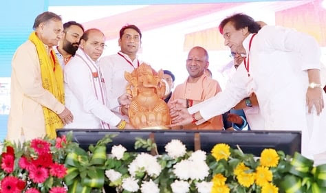 CM Yogi Adityanath In Meerut: दिल्ली एम्स का सेटेलाइट सेंटर गाजियाबाद में, स्वास्थ्य सुविधाओं में बदलाव की शुरुआत; तेजी से बढ़ रहा मेरठ, रेपिड रेल और गंगा एक्सप्रेसवे से कनेक्टिविटी में सुधार, सीएम योगी का बड़ा ऐलान