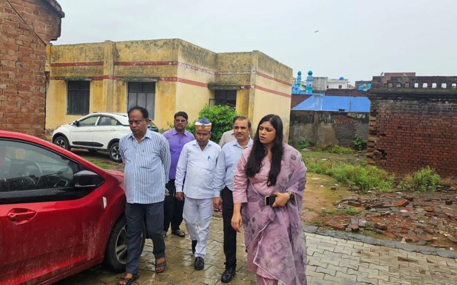 Kasganj news: DM को निरीक्षण में मिली अनियमितताएं, जताई नाराजगी, DM ने दिखाई काम करने के तेवर