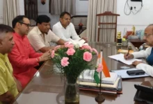 Noida Dog News : नोएडा में बढ़ती कुत्तों की समस्या पर सख़्ती की तैयारी, फोनरवा टीम ने की पूर्व केंद्रीय मंत्री विजय गोयल से मुलाकात, राष्ट्रीय अभियान का रूप देने पर सहमति, बच्चे और बुजुर्ग सबसे ज्यादा पीड़ित 23 IMG 20250910 WA0022 converted