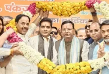 Breaking News : “नोएडा में सियासी तापमान हाई, भाजपा प्रदेश अध्यक्ष का हमला, ‘महिला आरक्षण पर विपक्ष की राजनीति बेनकाब!’ 2027 का ट्रेलर शुरू?”, महिला आरक्षण पर घमासान—‘विरोध नहीं, राजनीति कर रहा विपक्ष’” 9 FB IMG 1776860275206 converted 1