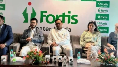 Fortis Hospital News : दिल की जंग में जीत की कहानी!, 80 साल की उम्र, जटिल बीमारी और हाई-रिस्क हालत, फिर भी फोर्टिस के डॉक्टरों ने बिना ओपन हार्ट सर्जरी बदला दिल का वाल्व, ग्रेटर नोएडा में रचा गया मेडिकल चमत्कार, ओपन हार्ट सर्जरी नहीं थी विकल्प, फिर अपनाया गया हाई-टेक रास्ता 1 IMG 20260506 WA0028 converted