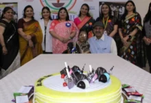 Kailash Institute News : “माँ सिर्फ रिश्ता नहीं, पूरी दुनिया होती है…” कैलाश इंस्टीट्यूट में मदर्स डे बना भावनाओं का महापर्व, छात्रों की आंखें हुईं नम और तालियों से गूंज उठा पूरा सभागार, “माँ परिवार की नहीं, राष्ट्र निर्माण की पहली गुरु” — संतोष गोयल 12 IMG 20260510 WA0113 converted 1