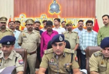 UP Police News : “घर के चार शव, करोड़ों के गहने और दोस्ती में खून!, प्रयागराज हत्याकांड का सनसनीखेज खुलासा, बेटे पर परिवार की हत्या का आरोप, फिर साथी ने ही कर दिया उसका अंत, 24 घंटे में खुलासे का दावा, आरोपी मित्र हिरासत में, 1.5 करोड़ रुपये के गहनों की चर्चा 8 20260603 212754 converted