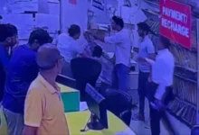 Noida News : गुस्से का ऐसा ‘हाई वोल्टेज ड्रामा’ कि देखते रह गए लोग!, शिकायत से नाराज महिला ने मेंटेनेंस ऑफिस में बरसाए थप्पड़, एक-दो नहीं बल्कि 20 से ज्यादा तमाचे, CCTV वीडियो वायरल, नोएडा की हाईराइज सोसायटी में हंगामे का वीडियो सोशल मीडिया पर चर्चा का विषय, पुलिस ने मामले का लिया संज्ञान 6 IMG 20260623 WA0005 converted