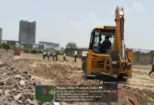 Noida Authority News : नोएडा प्राधिकरण का भूमाफियाओं पर बड़ा प्रहार, झट्टा गांव में 22,670 वर्गमीटर सरकारी भूमि को कराया अतिक्रमण मुक्त, अवैध प्लॉटिंग और निर्माण ध्वस्त, अवैध निर्माण के खिलाफ लगातार जारी रहेगा अभियान, सीईओ कृष्णा करुणेश बोले ऐसे मामलों में "जीरो टॉलरेंस" की नीति के तहत कार्रवाई कर रहा है 38 IMG 20260716 WA0068 converted